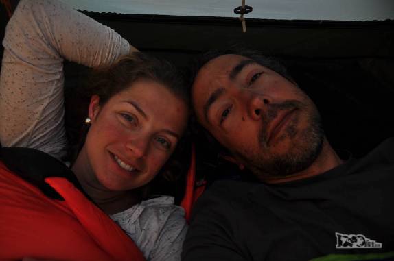 Acordando na barraca no camping Los Cuernos, prontos para o 2o dia de caminhada no parque nacional Torres del Paine, no sul do Chile